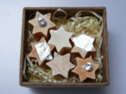 Mini Sternchen-Seife in einer Geschenkebox aus br. Ananaspapier